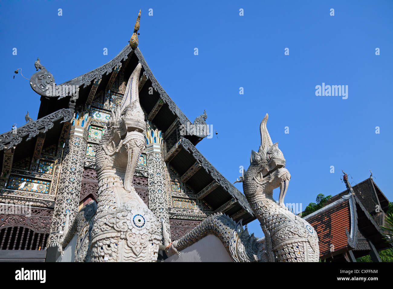 Bâtiment en bois maintenant le vénérable Acharn Mun Bhuridatto Vihara, Wat Chedi Luang, Chiang Mai, Thaïlande Banque D'Images