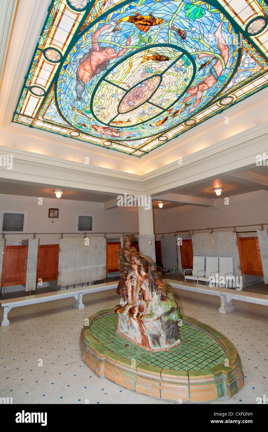 L'Arkansas, Hot Springs, Hot Springs National Park, Bathhouse Row, Fordyce Bath House, un centre d'accueil, salle de bain pour hommes. Banque D'Images