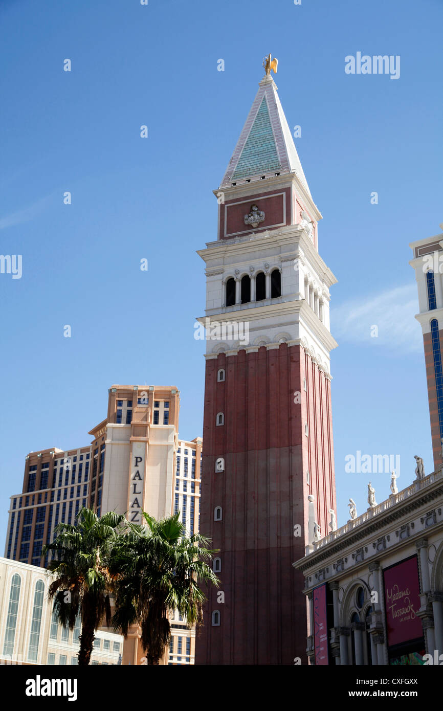 Réplique de la Tour Campanile de Venise Italie à l'Venetialn Hotel, Las Vegas, NV, USA Banque D'Images
