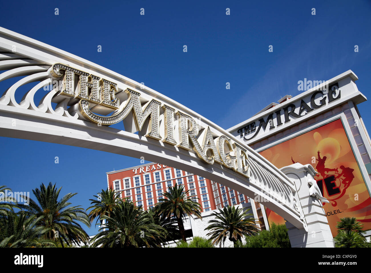 Allée d'entrée à l'arche de l'hôtel Mirage, Las Vegas, NV, USA Banque D'Images