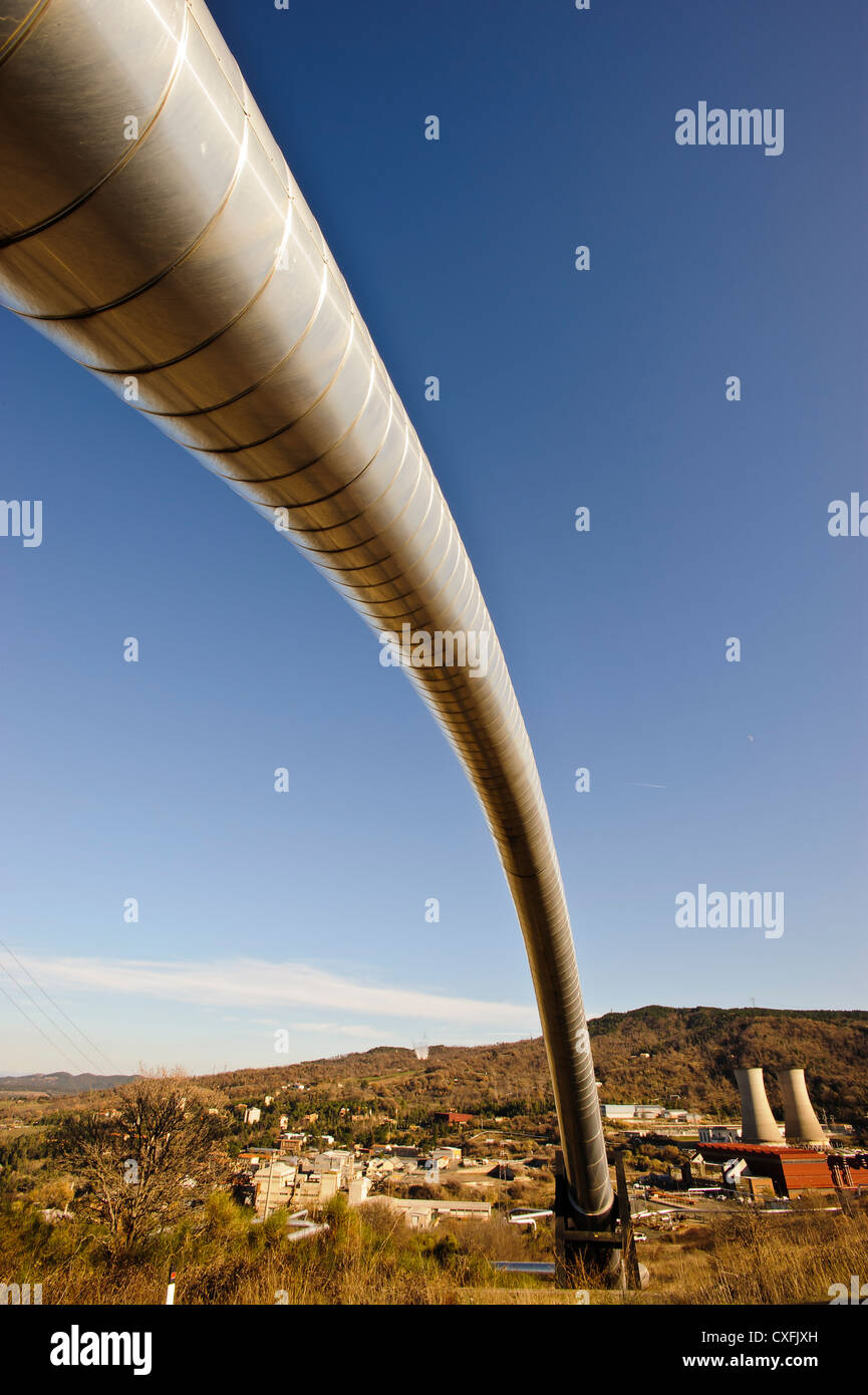 Les cheminées de l'usine d'énergie électrique avec sky blu' Banque D'Images