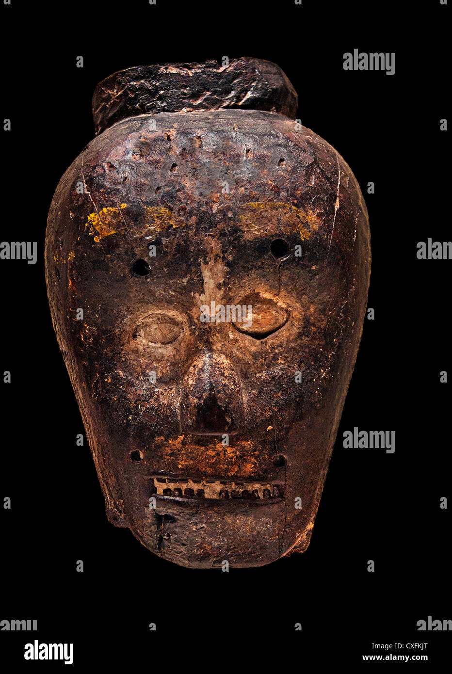 19e siècle masque République de Timor Leste Timor Oriental Culture douleur en fibre de bois, de la chaux sèche 22,9 cm Banque D'Images