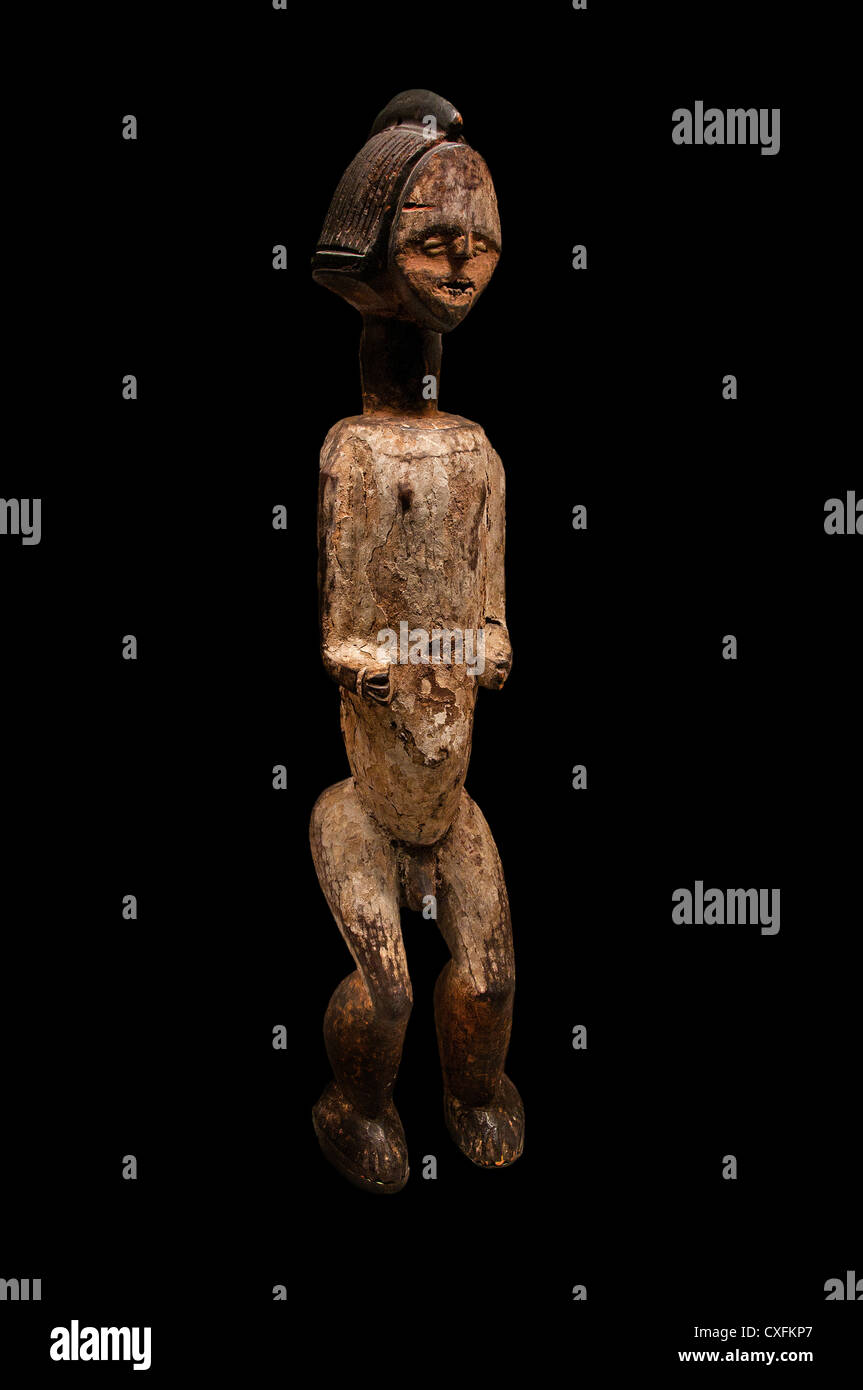 Figure masculine debout reliquaire 19e siècle Gabon République du Congo ou peuples Kota Mbete 82,6 cm groupe Sud Banque D'Images