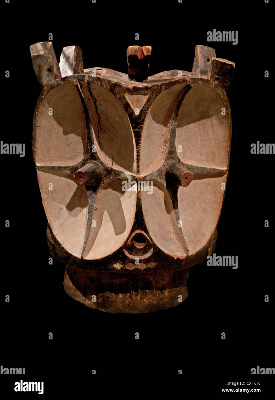 Masque heaume Janus 19e siècle République démocratique du Congo Bembe peinture bois autochtones de l'Afrique de l'argile 47 cm Banque D'Images