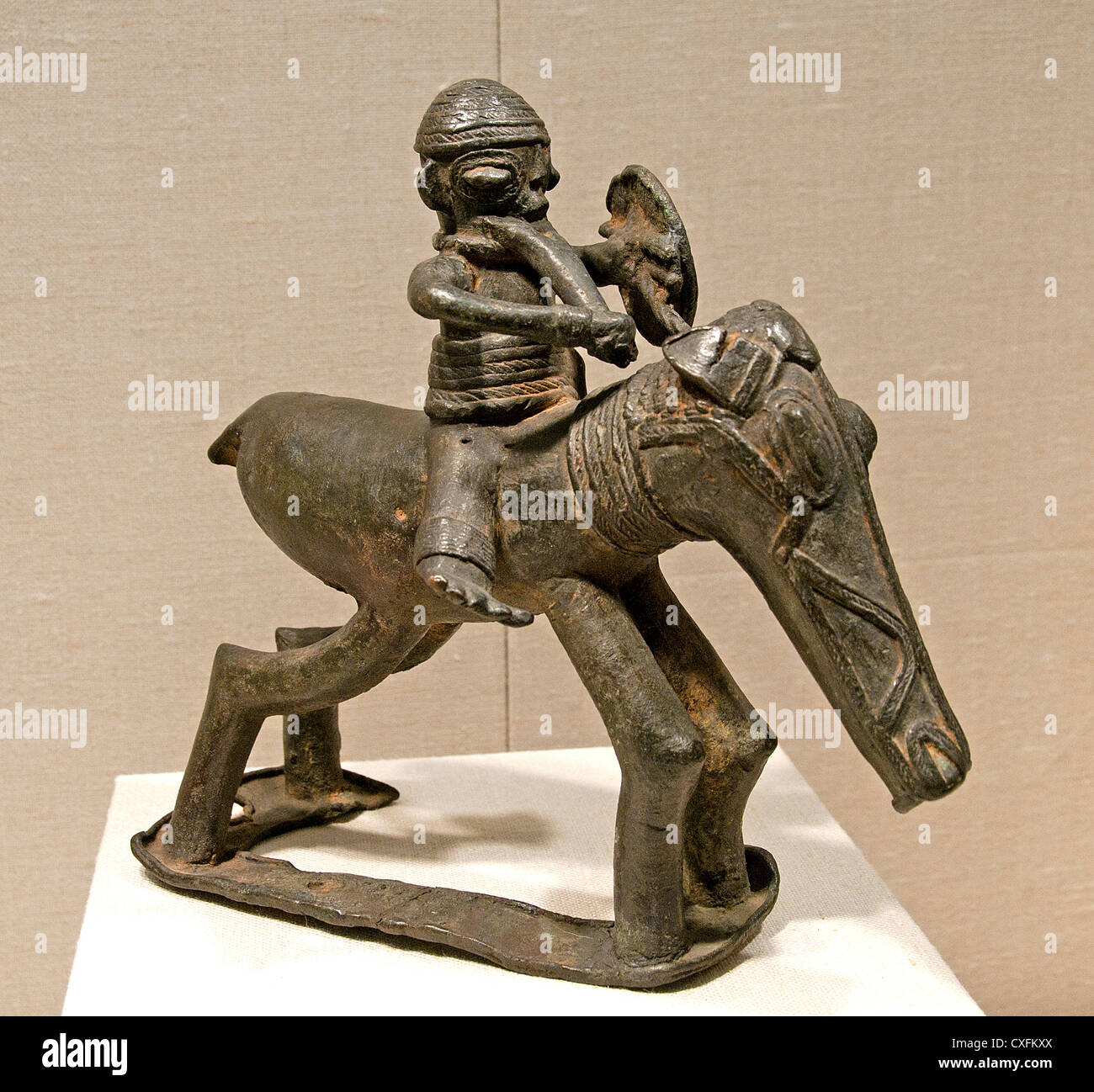 Figure Equestrian 15th-xixe siècle Nigeria Niger inférieur de 25 cm en bronze Afrique Banque D'Images