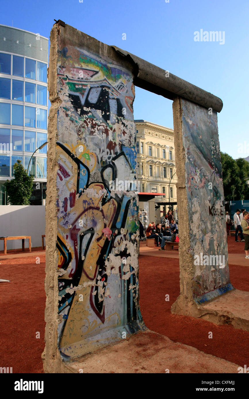Morceau du mur de Berlin en Allemagne, le Musée de la guerre froide Banque D'Images