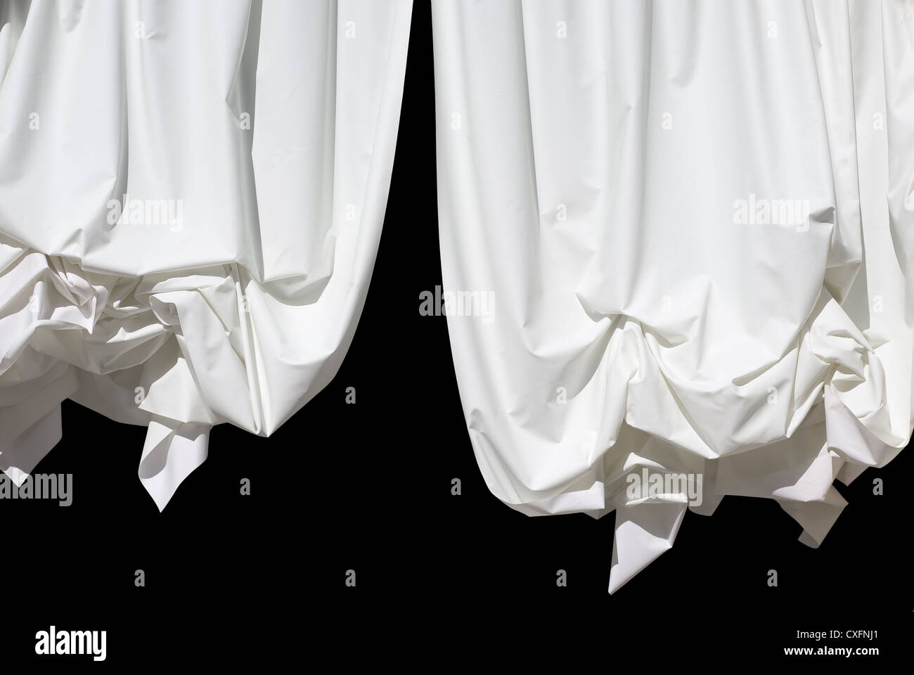 Des rideaux blancs sur noir isolé comme élément de conception Banque D'Images