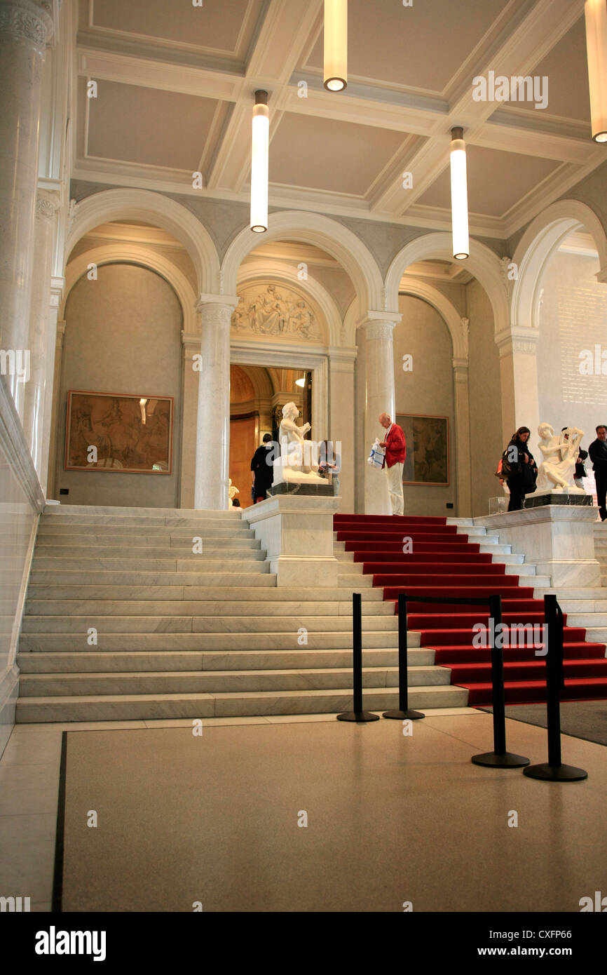 À l'intérieur de l'entrée de la galerie nationale d'art à Berlin Banque D'Images