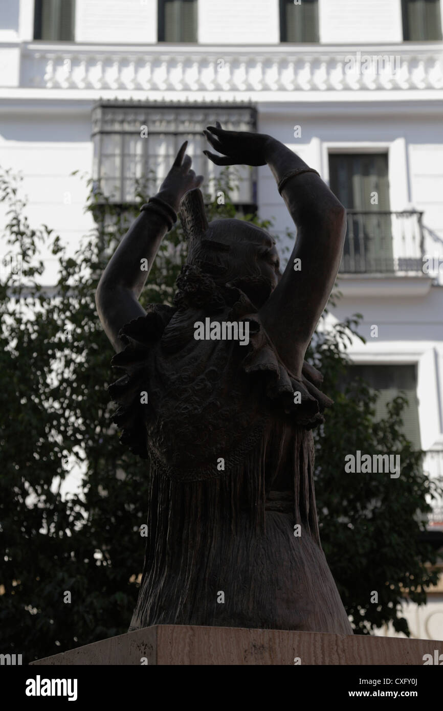 Statue en bronze d'un danseur de flamenco femme dans le centre de Séville Espagne Banque D'Images