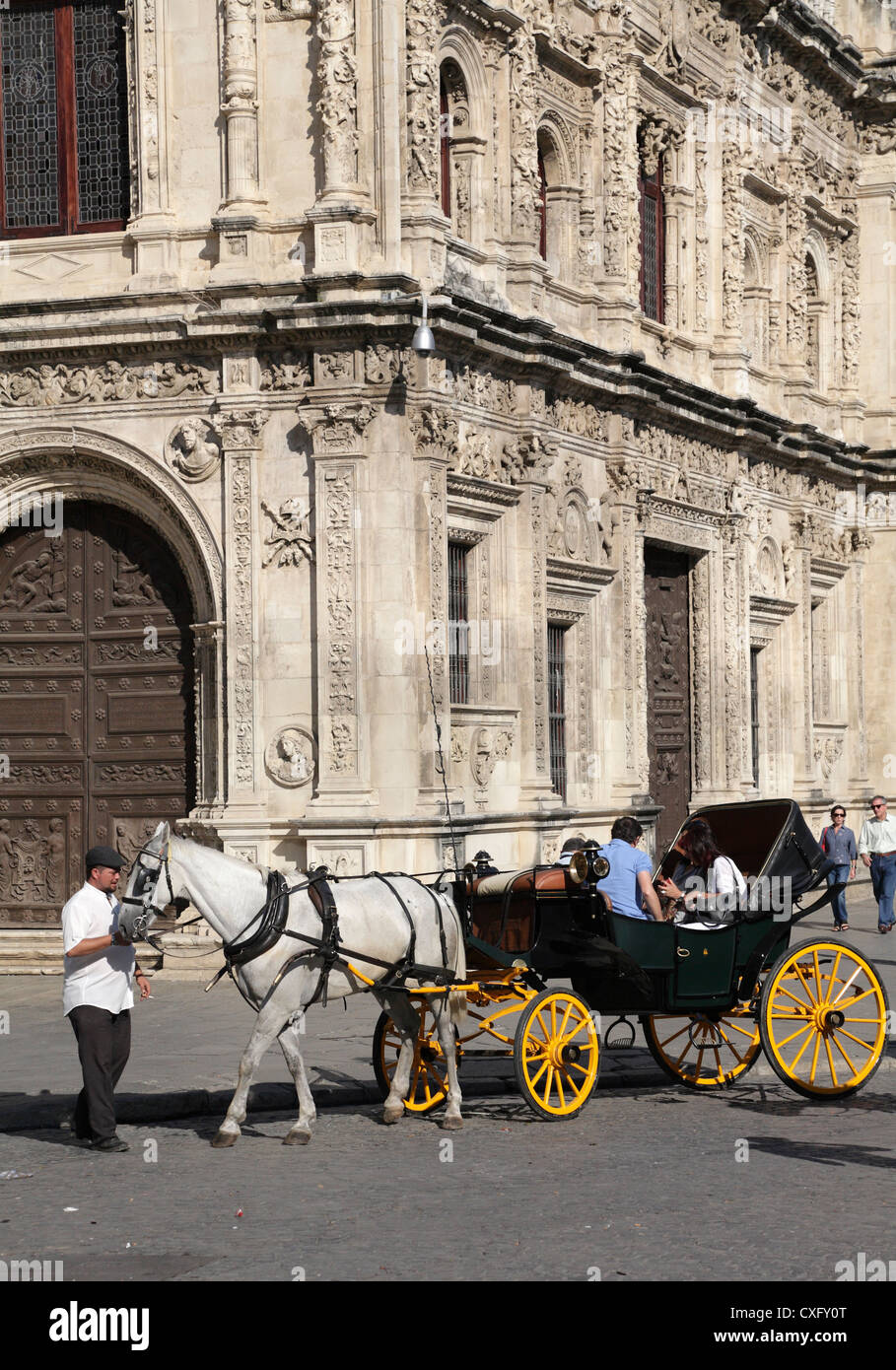 Transport touristique à cheval sur la Plaza de San Francisco par la Mairie Séville Espagne Banque D'Images