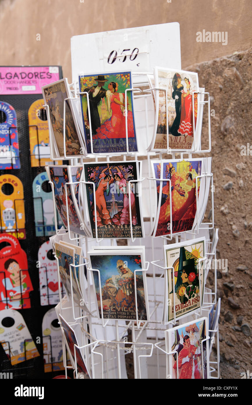 Rack de cartes postales à Séville en Espagne avec des photos de danse danseurs flamenco Espagnol Banque D'Images