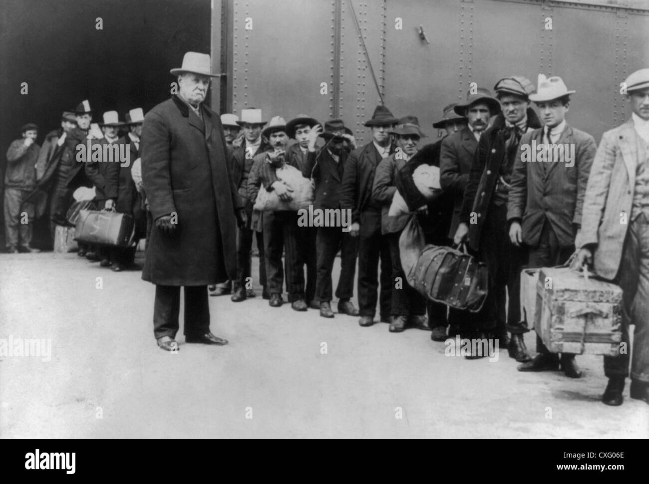 Les immigrants de 'Prinzess Irene' aller à Ellis Island, 1910 Banque D'Images