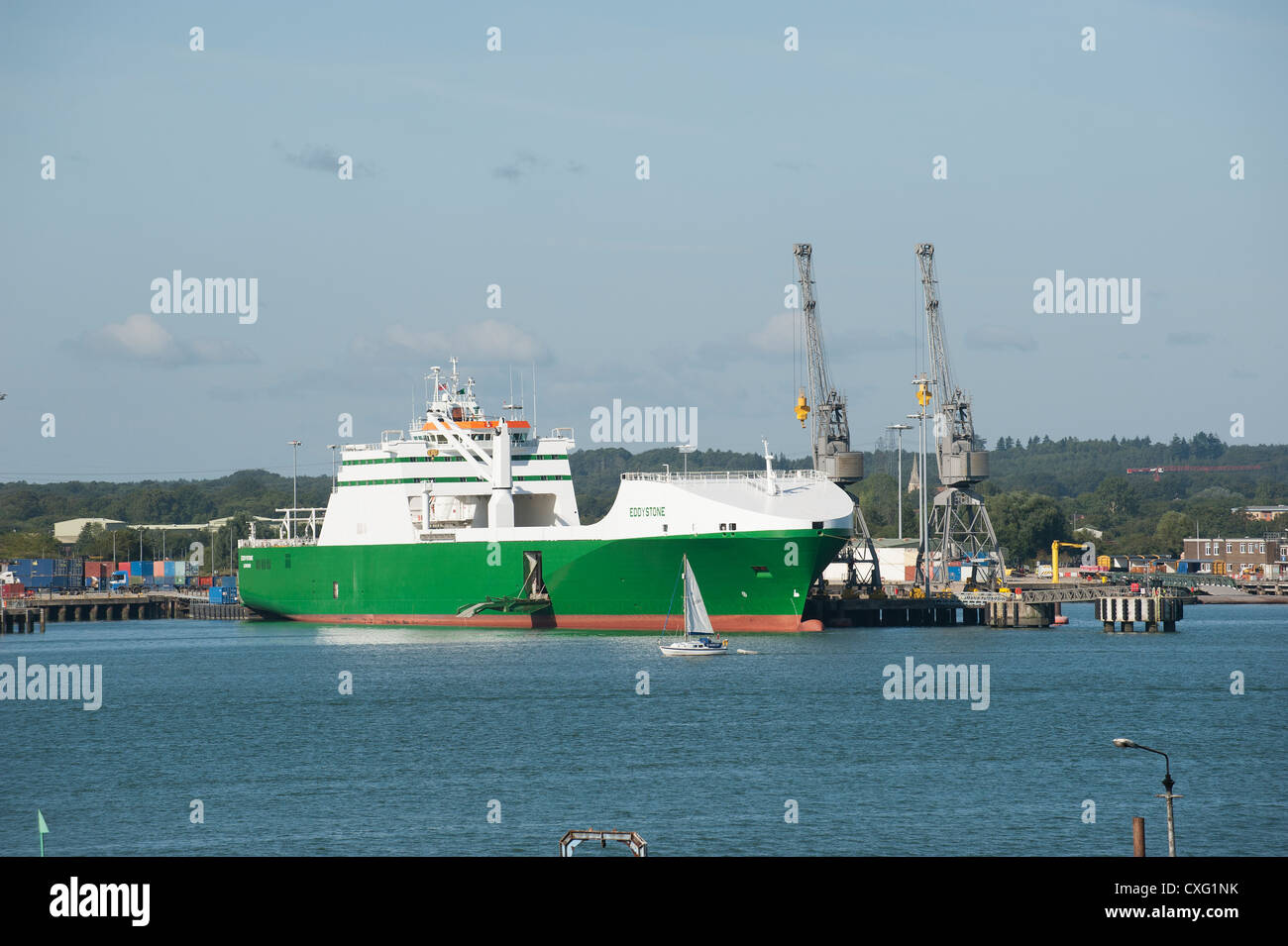 Navire RoRo Eddystone à port aux côtés des forces armées de Marchwood Southampton Water England UK Banque D'Images