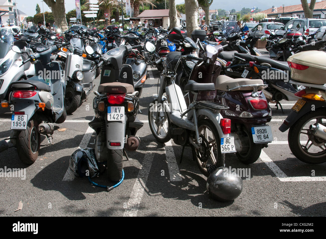 Parc Moto à St Jean de Luz sud ouest France Photo Stock - Alamy