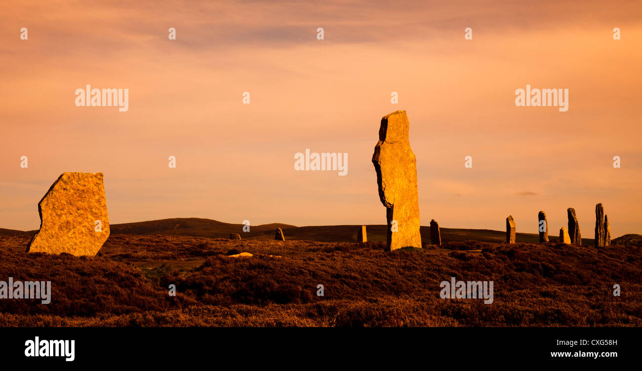 Menhirs shetlands au coucher du soleil, des îles Orkney, Ecosse Banque D'Images