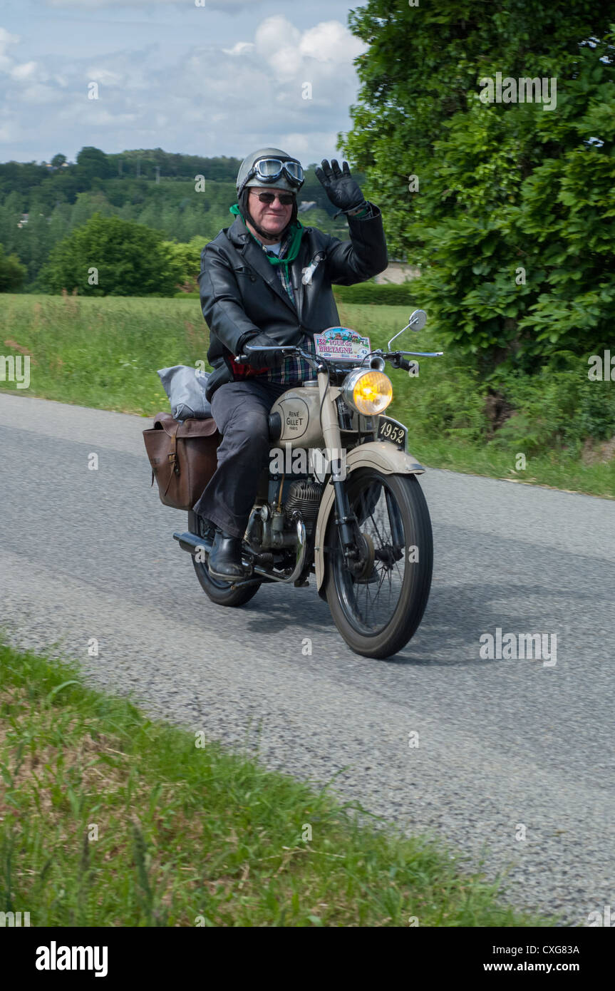 Rene Gillet V1 Moto de 1951 dans le Tour de Bretagne, France, 2012 Photo  Stock - Alamy