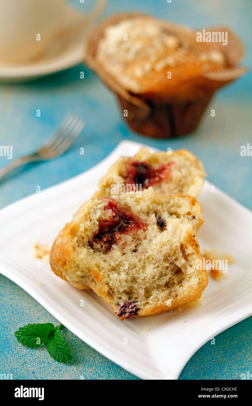 Muffins aux fruits rouges. Recette disponible. Banque D'Images