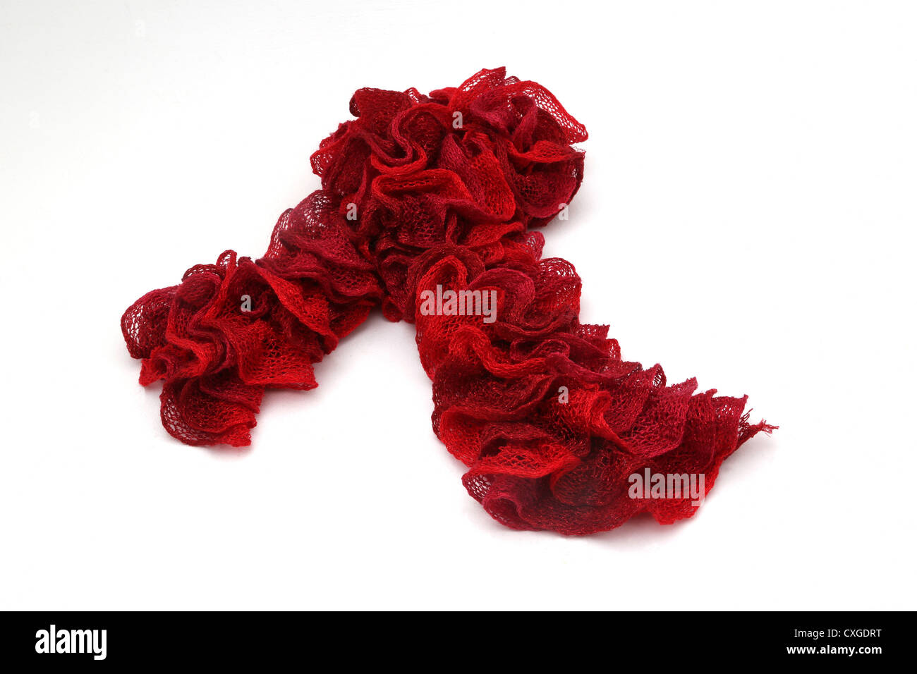 Une ballerine rouge écharpe faite avec Ruffle Ruban fil de laine Banque D'Images