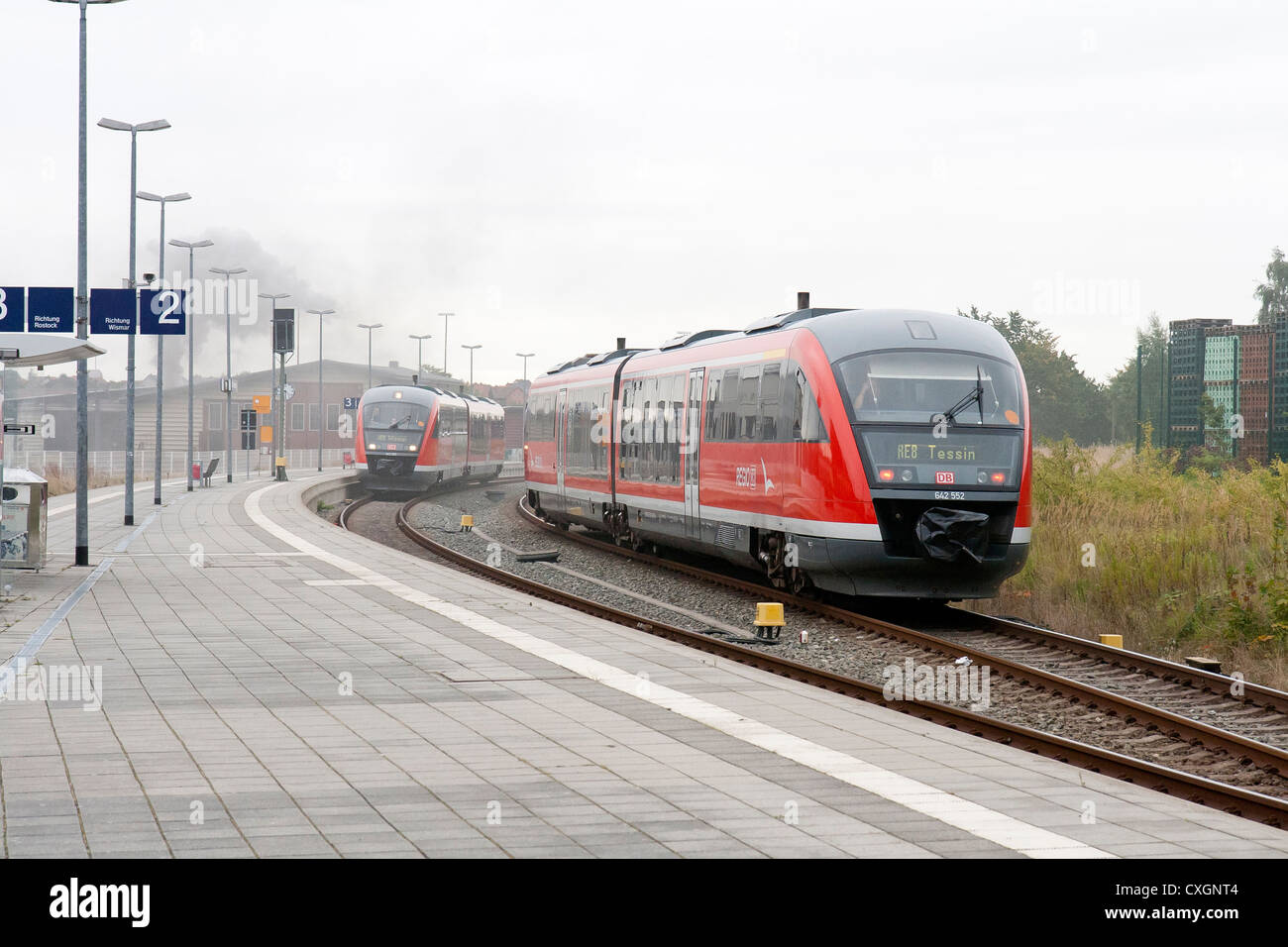 La gare de Bad Doberan, Allemagne avec les trains de grande ligne Banque D'Images