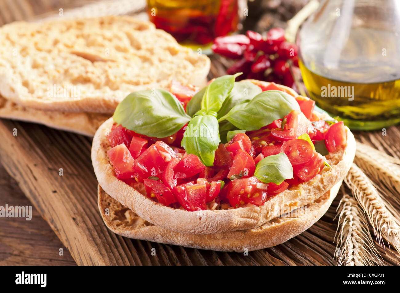 LE Freselle avec bruschetta fraîche Banque D'Images