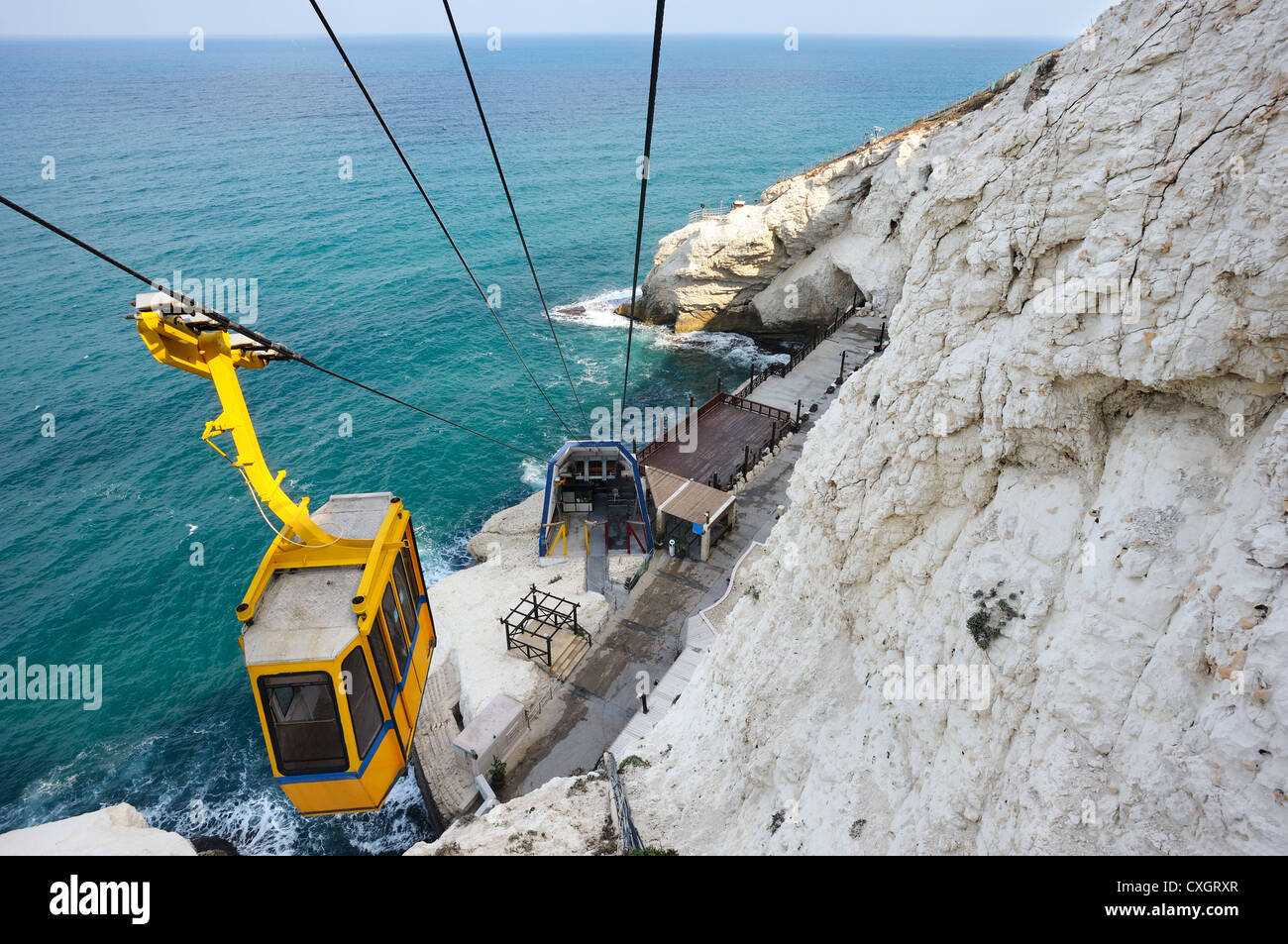 Les falaises de craie blanche de Rosh ha-Hanikra sur la frontière nord d'Israël Banque D'Images