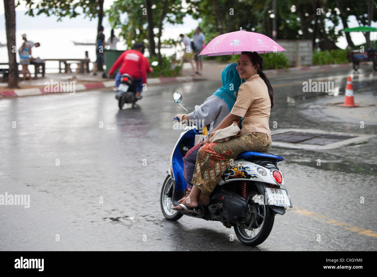 Parapluie sur un vélo Photo Stock - Alamy