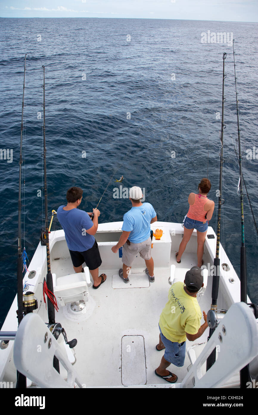 Les touristes sur un bateau de pêche de location dans le golfe du Mexique de Key West en Floride usa Banque D'Images