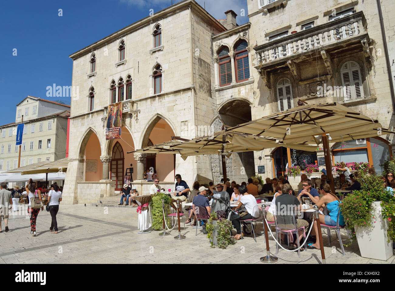 Restaurants en plein air Narodni trg Pjaca, Vieille Ville, Split, Croatie, comté de Split-Dalmatie Banque D'Images