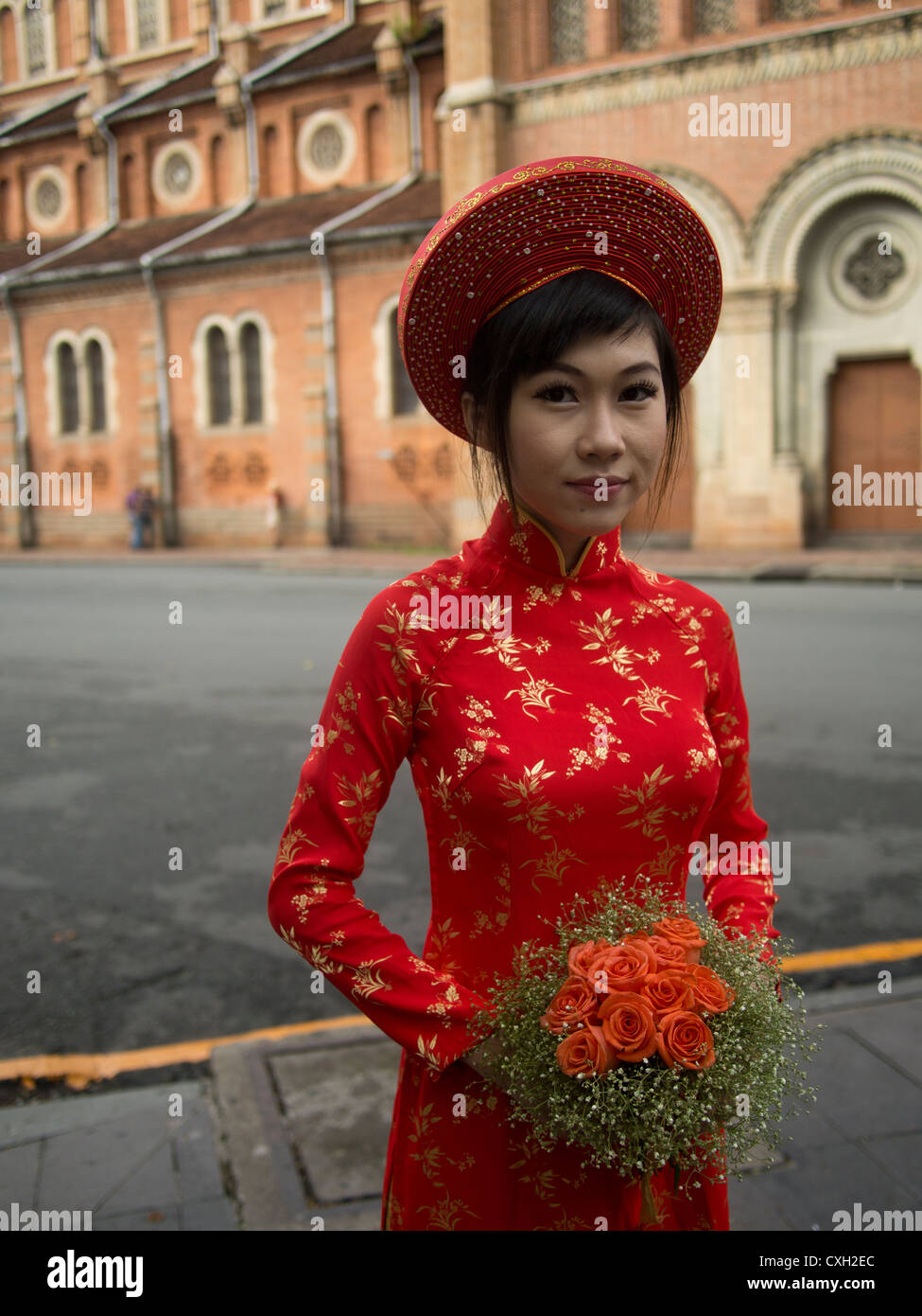 Robe de mariage traditionnelle , Vietnam Photo Stock - Alamy