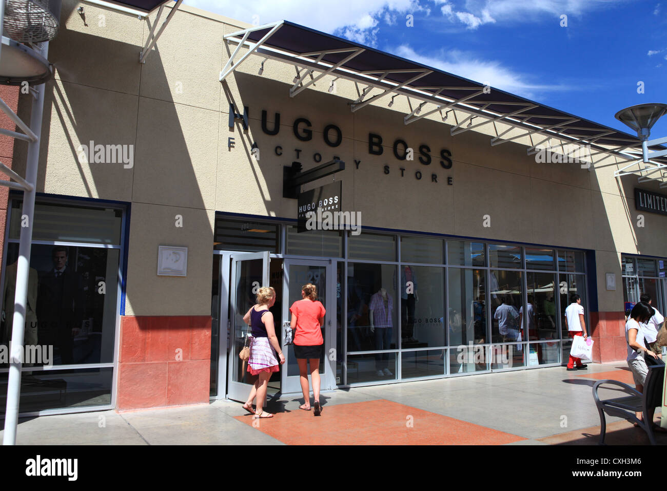 Hugo Boss à l'extérieur du magasin d'usine en Amérique du Nord Las Vegas  Premium Outlets Shopping Mall, Las Vegas, Nevada, États-Unis Photo Stock -  Alamy