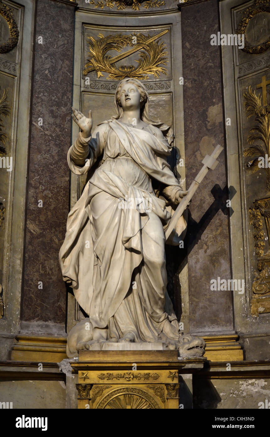 Paris, France. église de St-Germain-des-prés. de l'intérieur, statue Banque D'Images