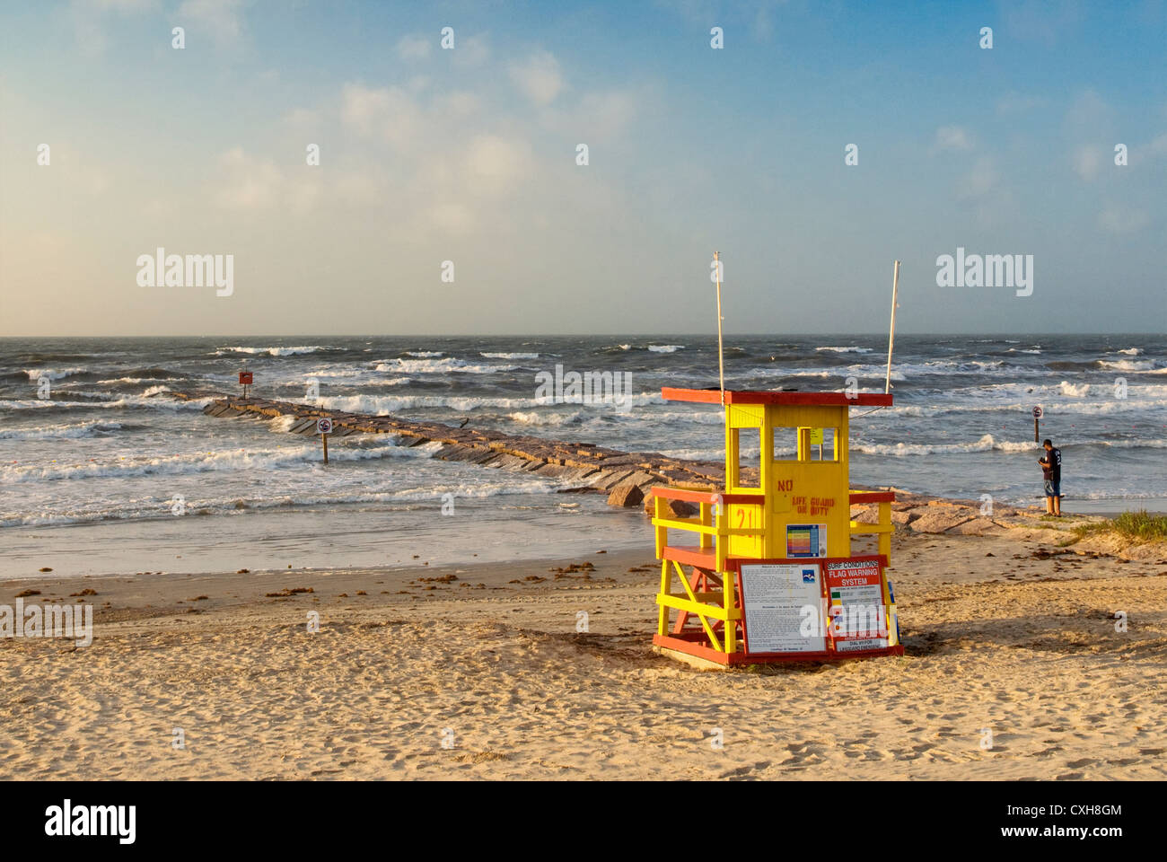 Station de secouriste sur la plage, jetée, lever du soleil, Seawall Boulevard, Galveston, Texas, États-Unis Banque D'Images