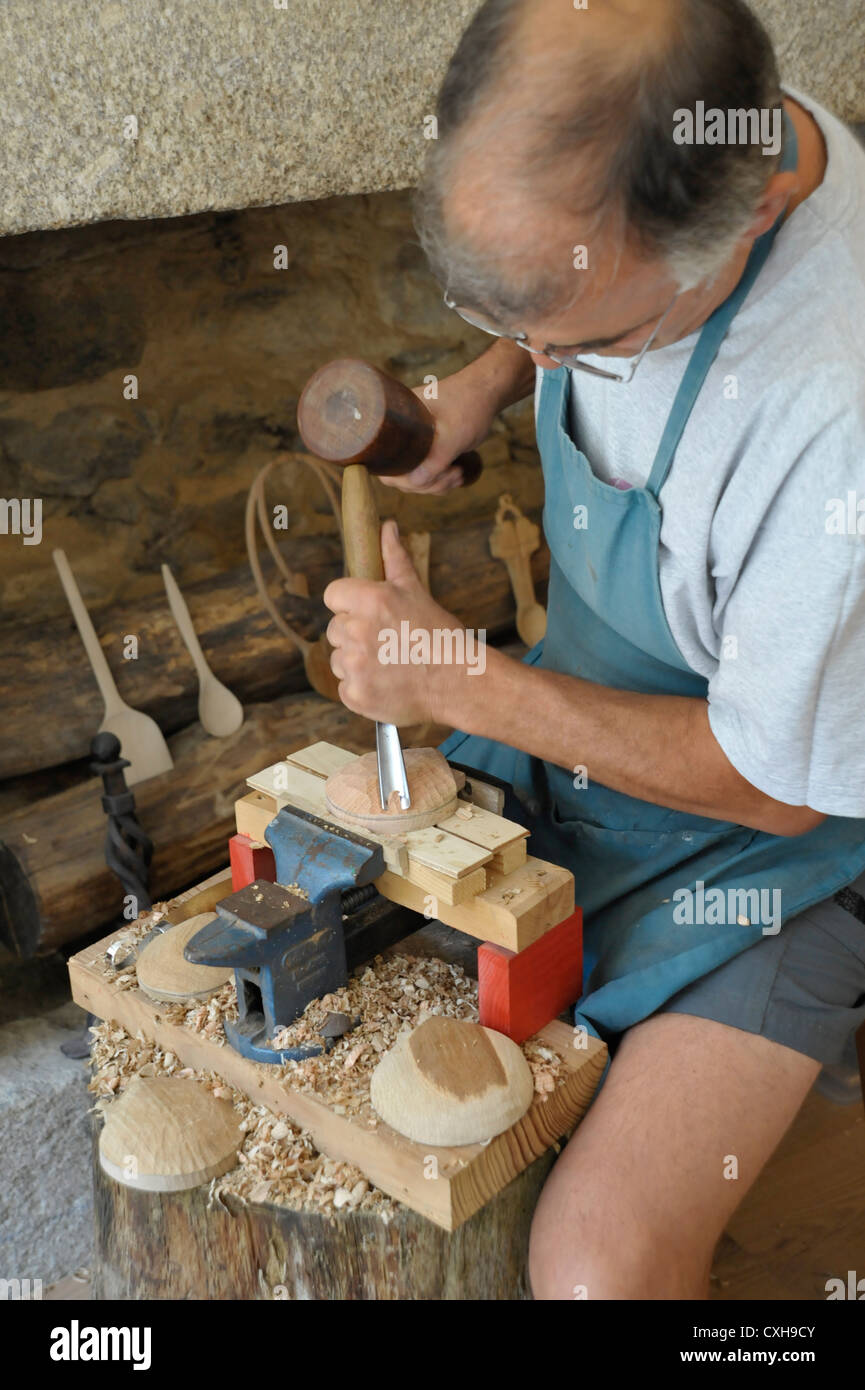 Le travail du bois artisan au travail Banque D'Images