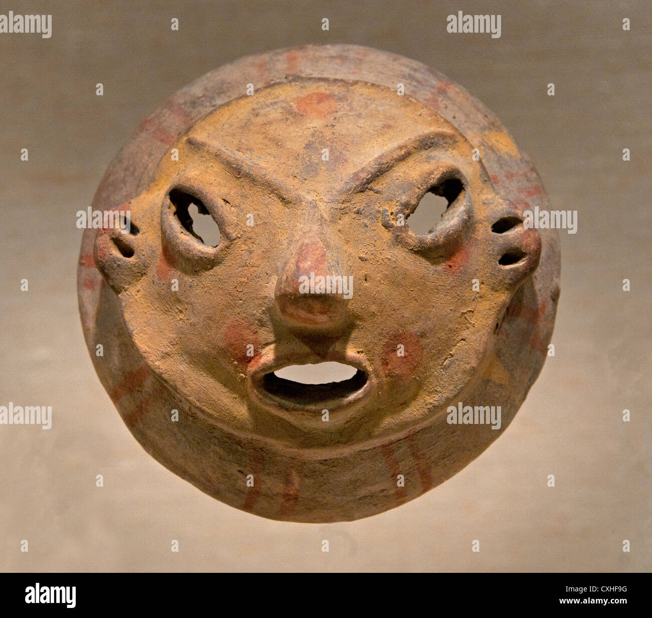 12e masque de 9e siècle avant J.-C. Le Mexique, Amérique centrale en céramique de Tlatilco Diam. 4 7/8 in. Banque D'Images