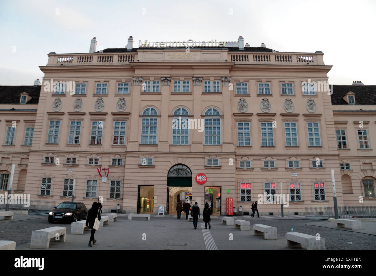 L'entrée principale du quartier des musées (MuseumsQuartier Wien) à Vienne, Autriche. Banque D'Images