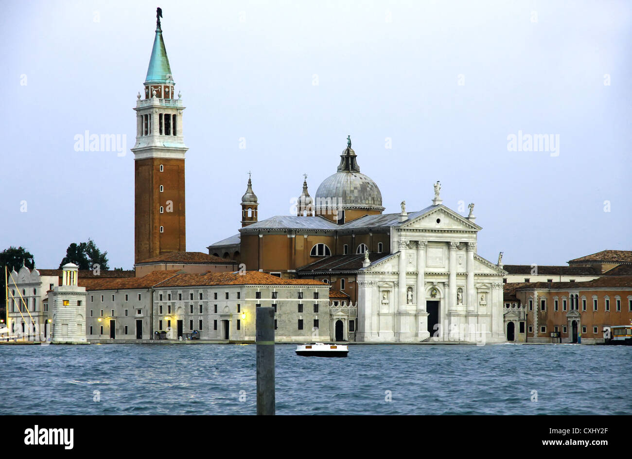 Scène de nuit en Venecia. Vue sur San Giorgio Maggiore. Banque D'Images