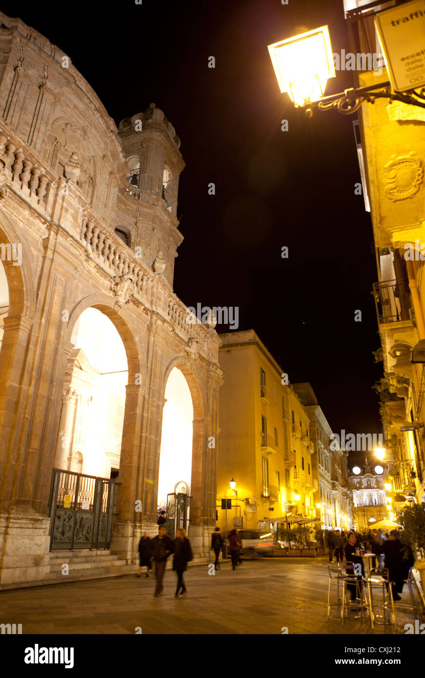 Ancienne scène de rue, Trapani, Sicile, Italie Banque D'Images