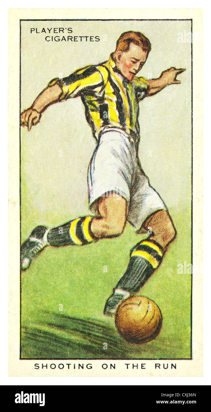 Carte de cigarettes ; conseils sur l'Association "Football" (John Player & Sons, 1934) Tournage sur la course Banque D'Images
