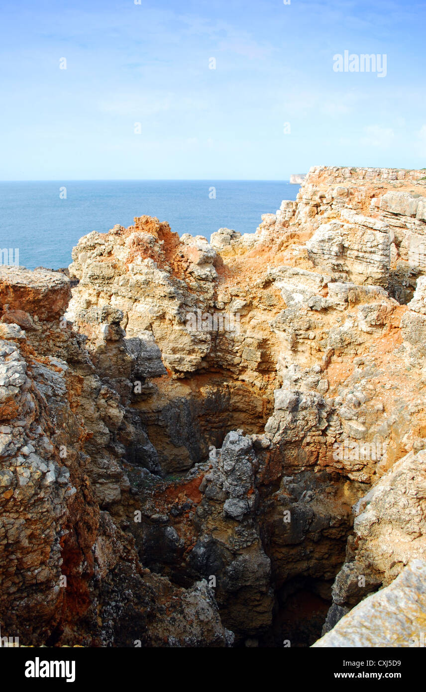 Höhle an der Küste von Sagres Banque D'Images