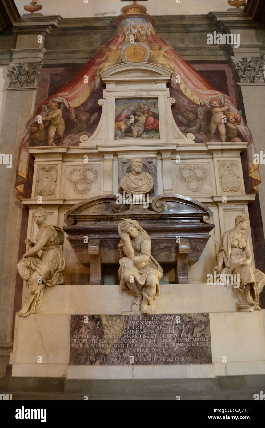 Le tombeau de Michel-Ange à la basilique Santa Croce de Florence, Italie. Il est mort à Rome le 18 février, 1564.,à l'âge de 88 ans Banque D'Images