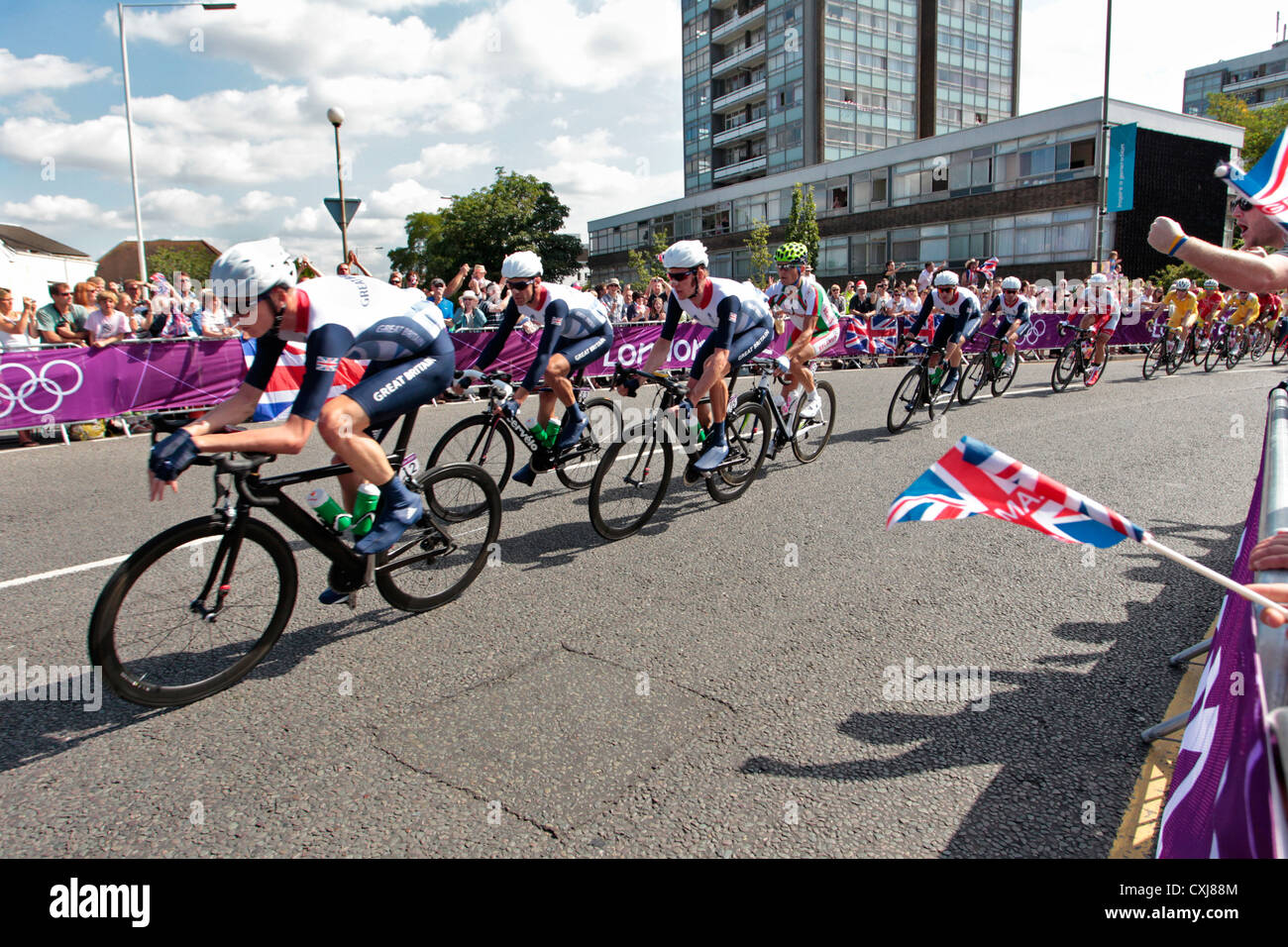 L'équipe Sky et Bradley Wiggins en compétition aux Jeux Olympiques de Londres en 2012 men's cycling road Race Banque D'Images