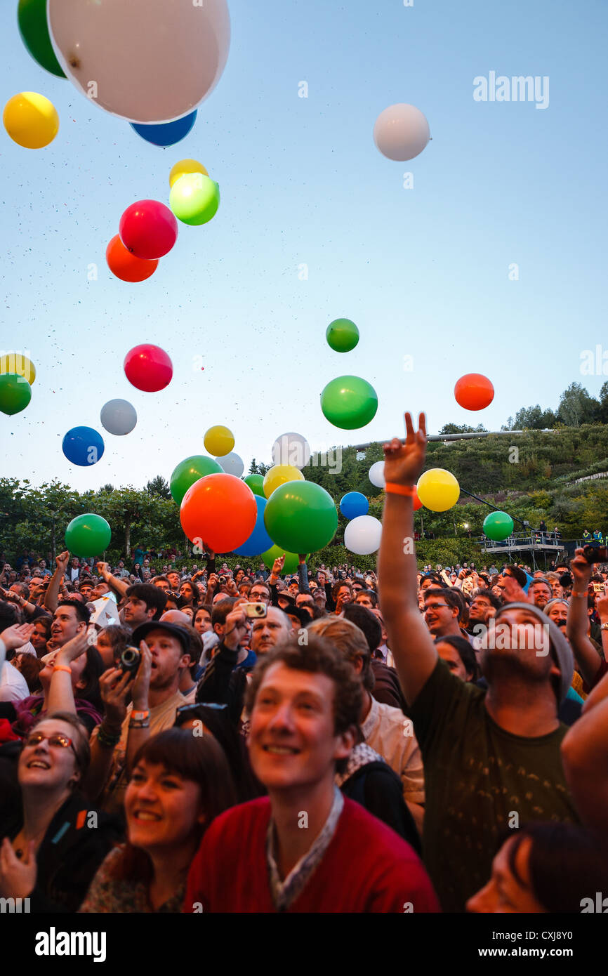 La foule à l'Eden sessions à l'Eden Project à Cornwall Banque D'Images