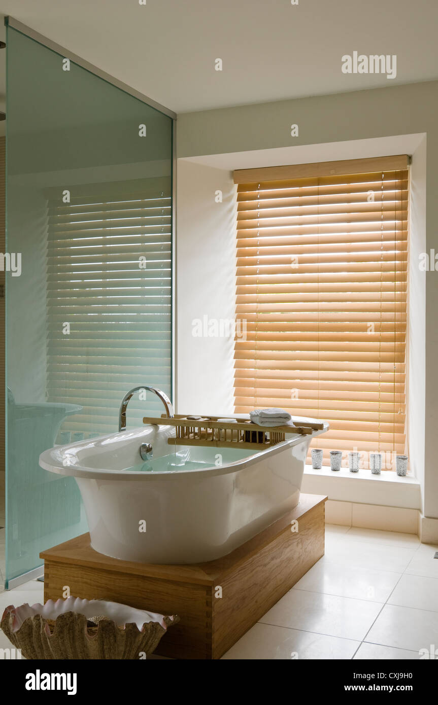 Rénovation maison côtière 19ème siècle avec une décoration intérieure contemporaine Banque D'Images