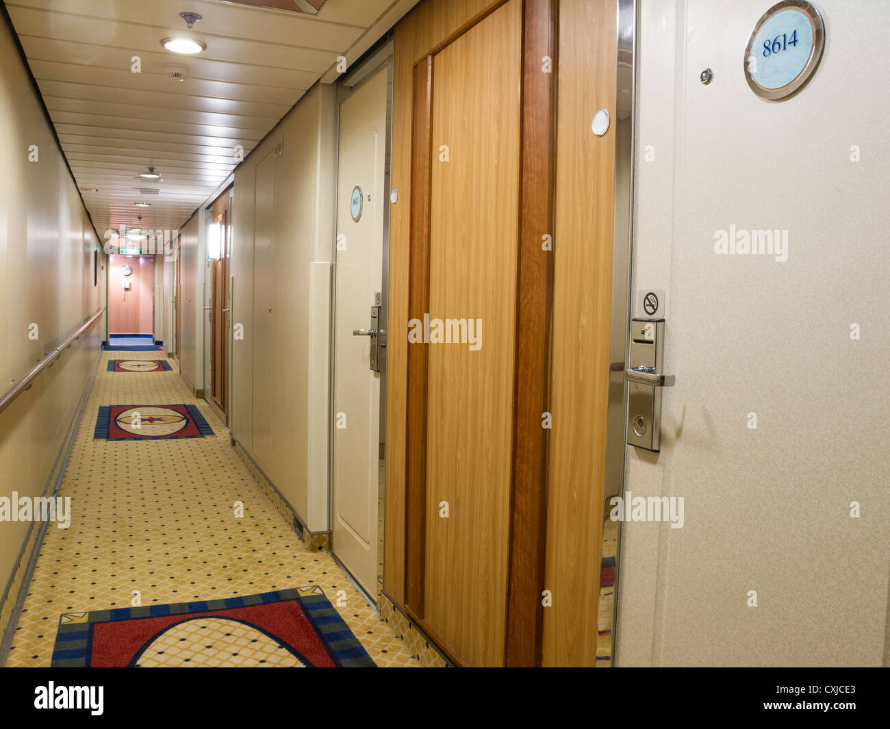 Les cabines de couloir, Radiance of the Seas Cruise Ship Banque D'Images
