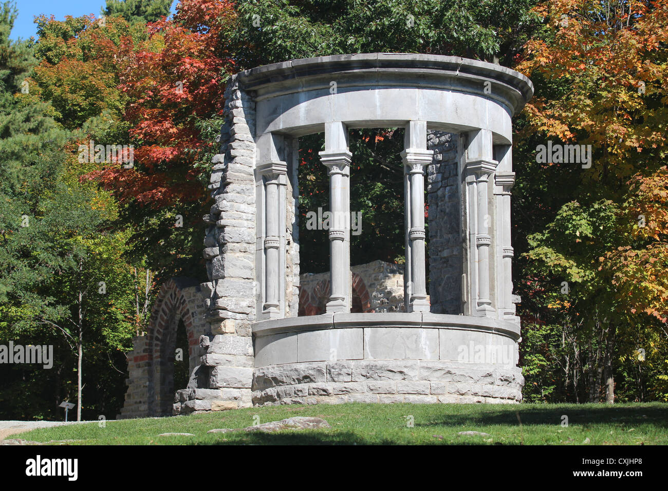 Successions de Mackenzie King à l'automne, avec les feuilles d'orange Banque D'Images