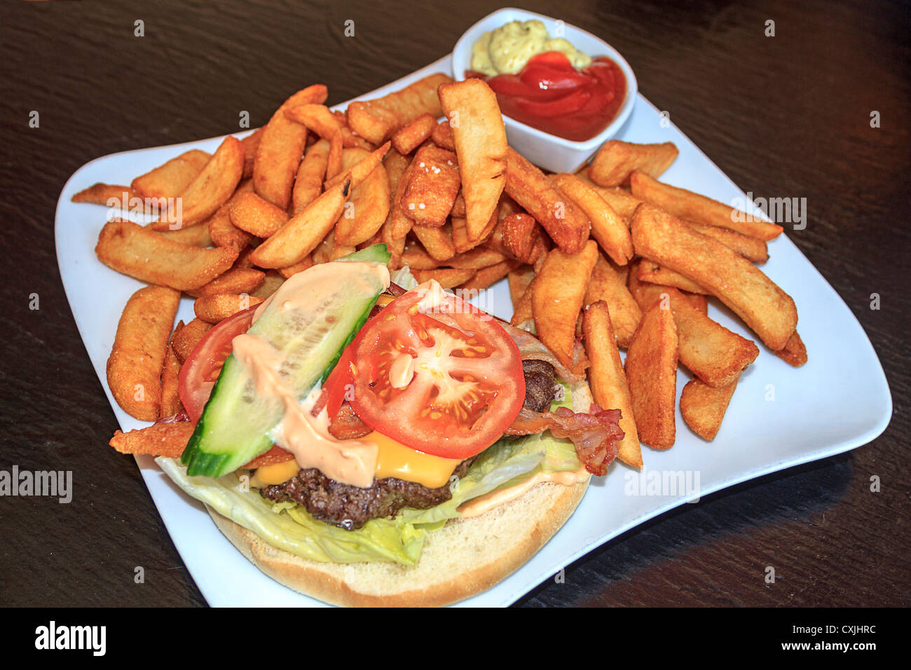 Burger de Bœuf musqué dans un café à Ilulissat, Groenland. Ce déjeuner coûtent $23 US. Banque D'Images