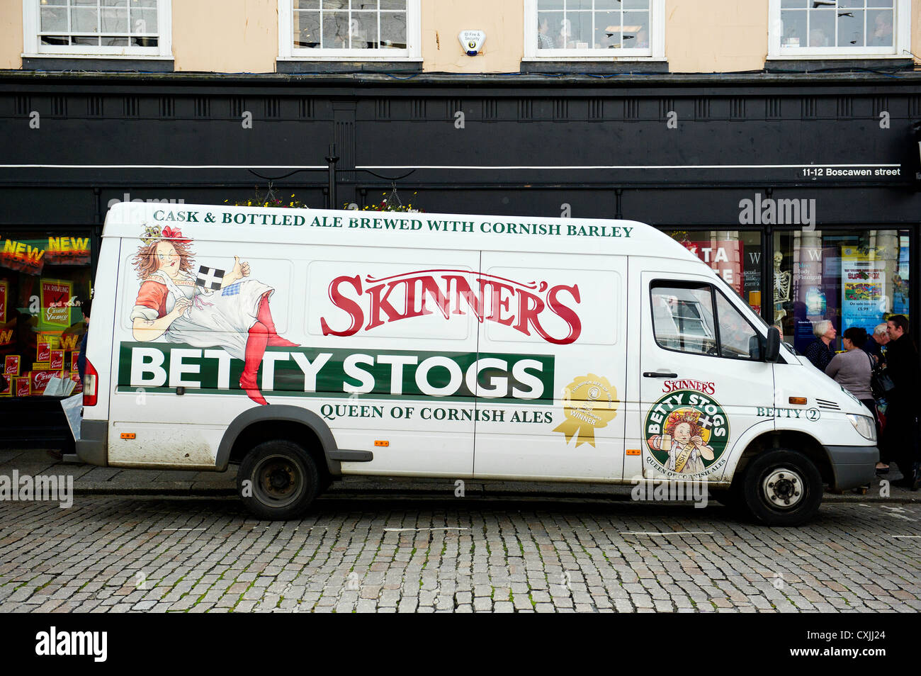 Une brasserie Skinners delivery van dans Truro, Cornwall. Banque D'Images