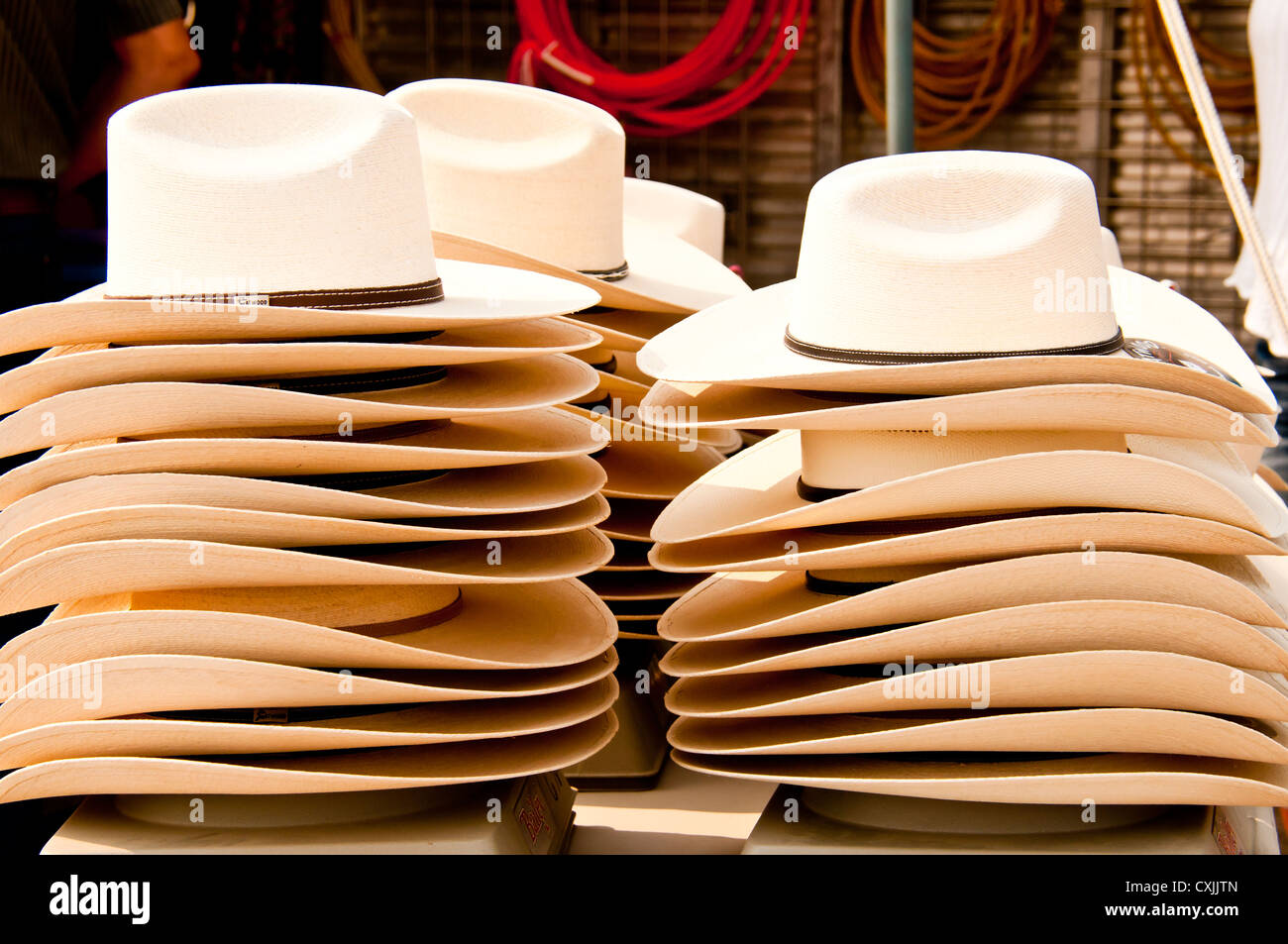 Chapeaux de cow-boy en vente à Rodeo, Bruneau, California, USA Banque D'Images