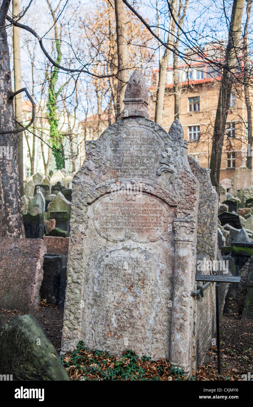 Pierres tombales au cimetière juif historique, Prague, République Tchèque, Europe de l'Est Banque D'Images