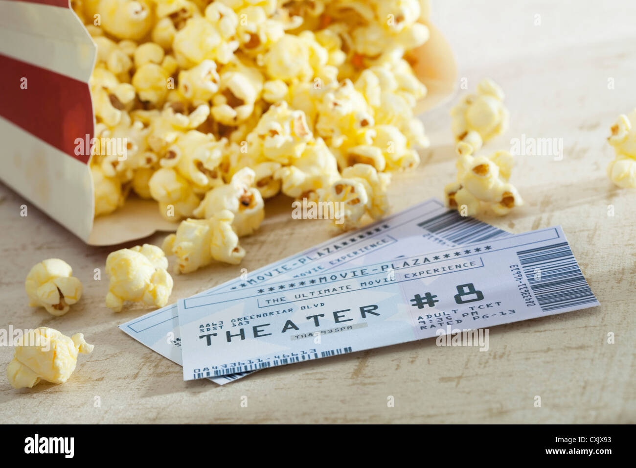 Pop-corn et des billets de cinéma Banque D'Images